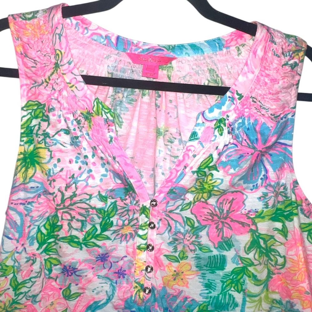 𝐋𝐈𝐋𝐘 𝐏𝐔𝐋𝐈𝐓𝐙𝐄𝐑 | FLORAL “STACY” TOP - Picture 4 of 10